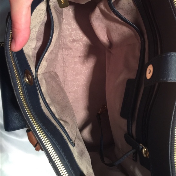 Michael kors LG Sutton navy purse with wristlet - Picture 2 of 3