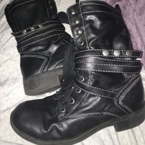 Combat boots