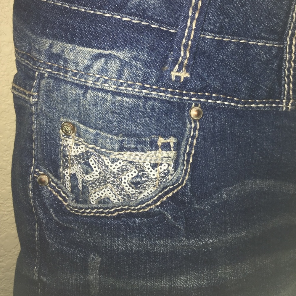 Shorts - Picture 2 of 4