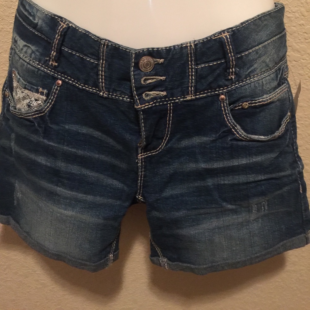 Shorts - Picture 3 of 4