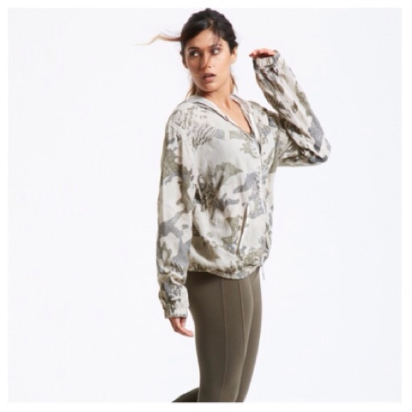 🍃💕Hard Tail Forever Zip Front Camo Yoga Hoodie - Picture 4 of 8