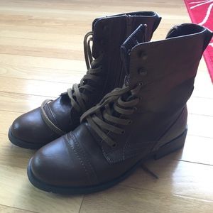 Combat boots