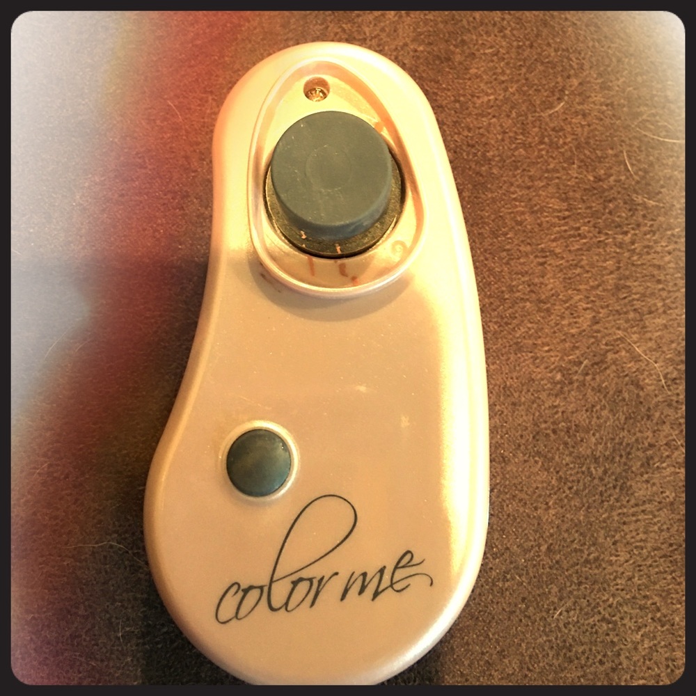 Color me automatic foundation applicator