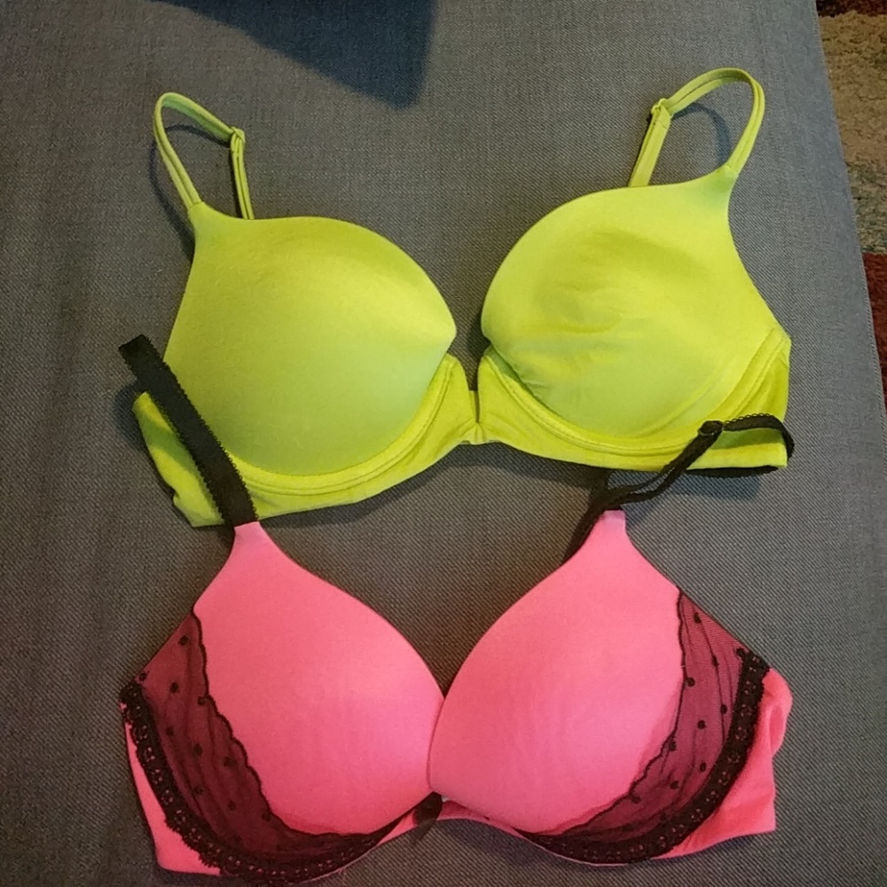 Victoria secrets 32C bras like new no wear