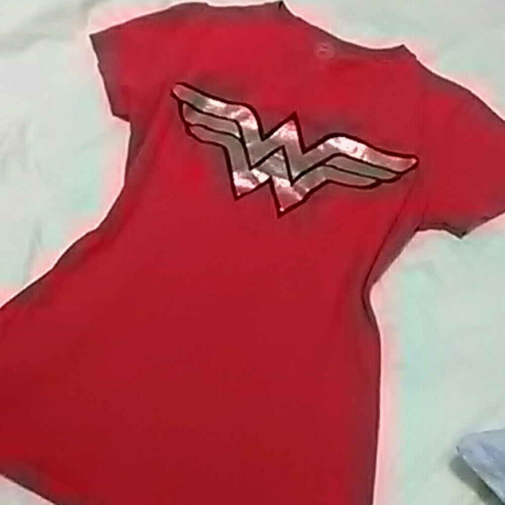 Med DC Wonder Woman tee
