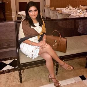 Meet your Posher, Zamira