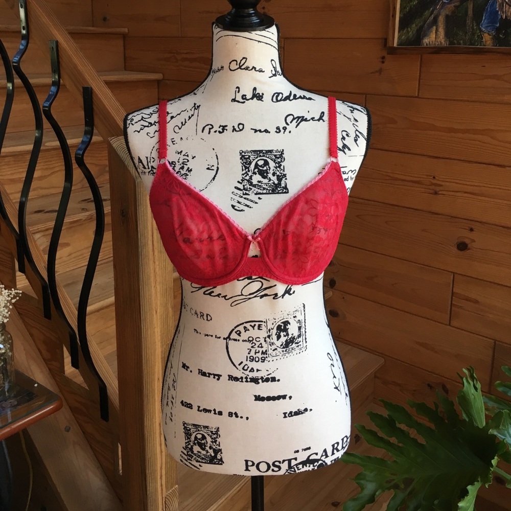 Lace underwire bra. 34D