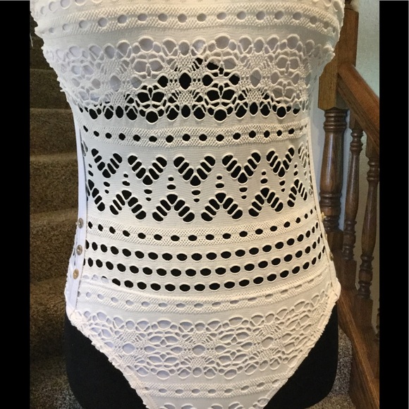 Beautiful vintage hollow cut swimsuit - Picture 3 of 3