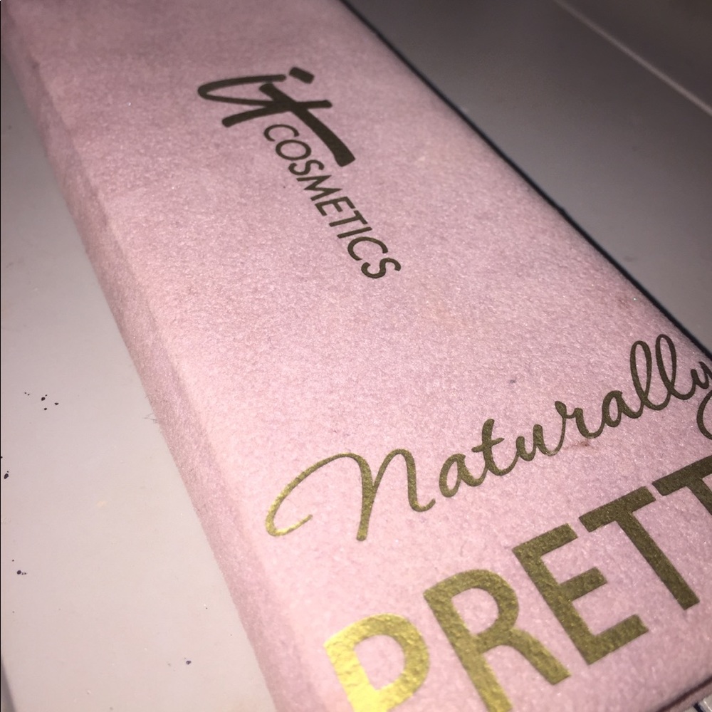 It Cosmetics Naturally Pretty eyeshadow palette