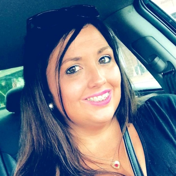 Meet your Posher, Hailey - Picture 3 of 8