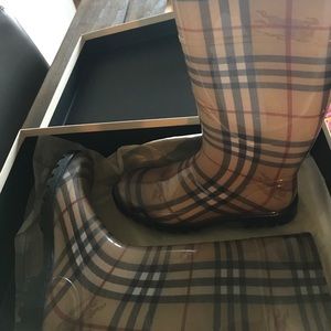 Burberry rain boots! Authentic!