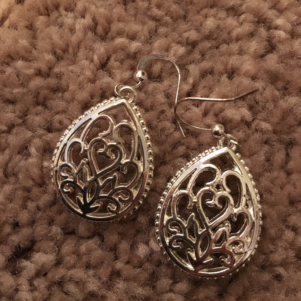 Lightweight earrings