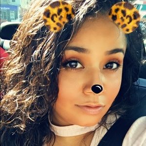 Meet your Posher, Denisha