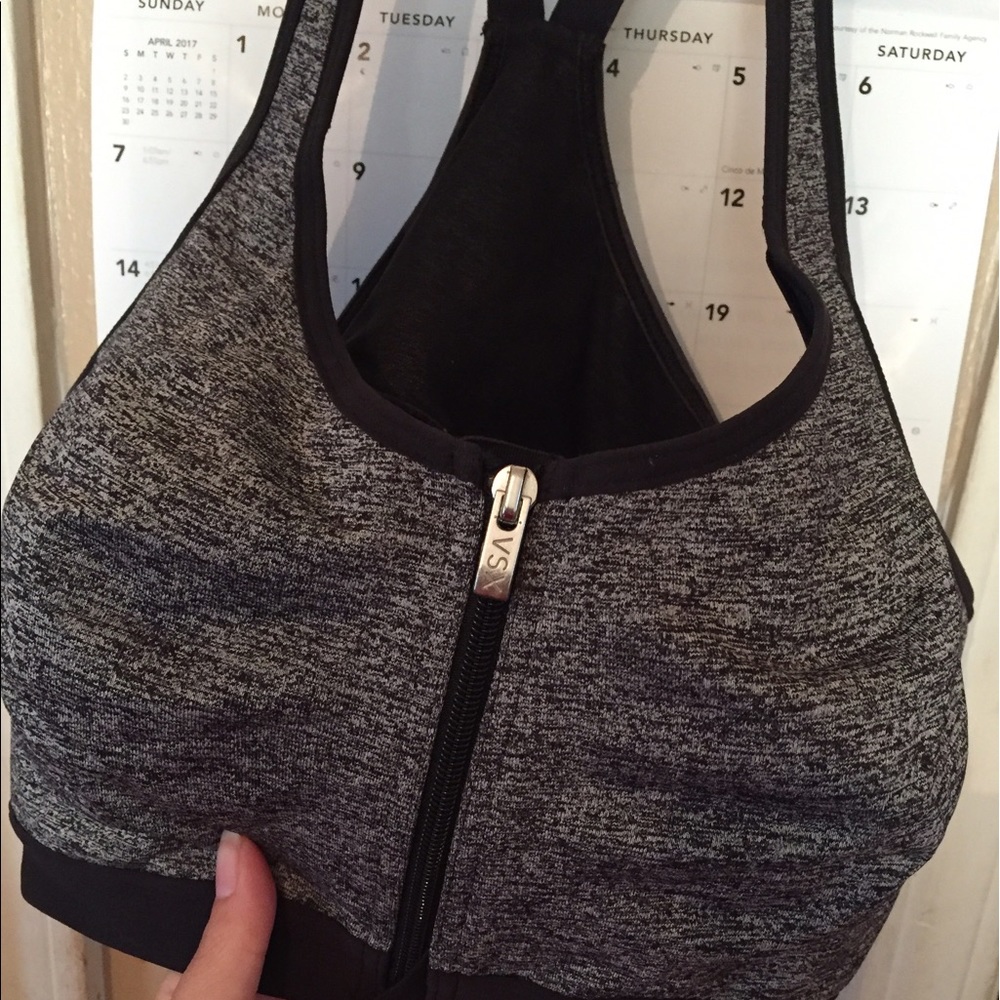 Victoria secret sports bra size 36C