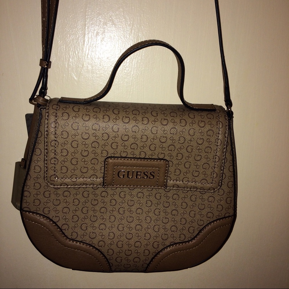 ✨ FLASH SALE ✨super cute Guess bag!