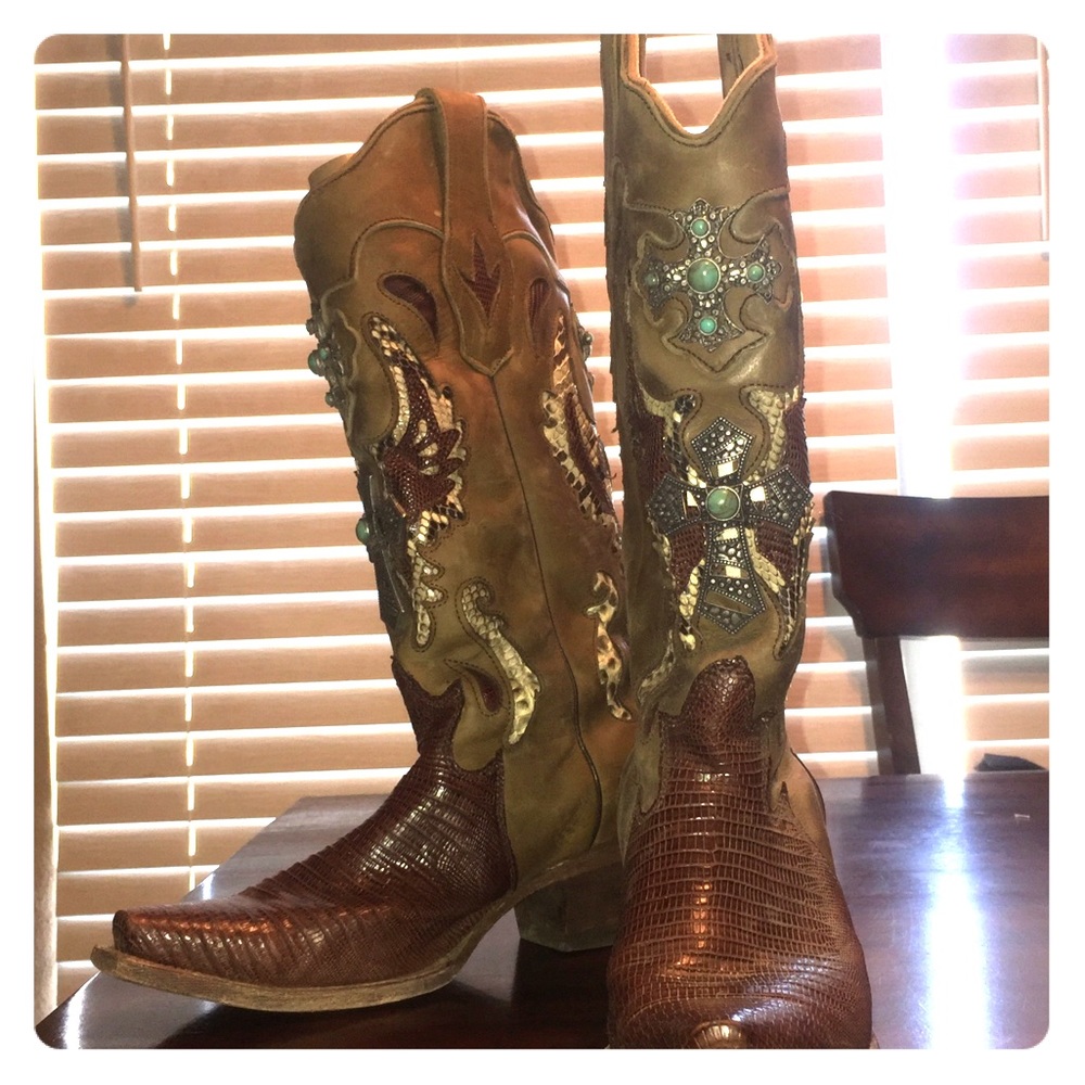 Corral Lizard boots with Turquoise cross