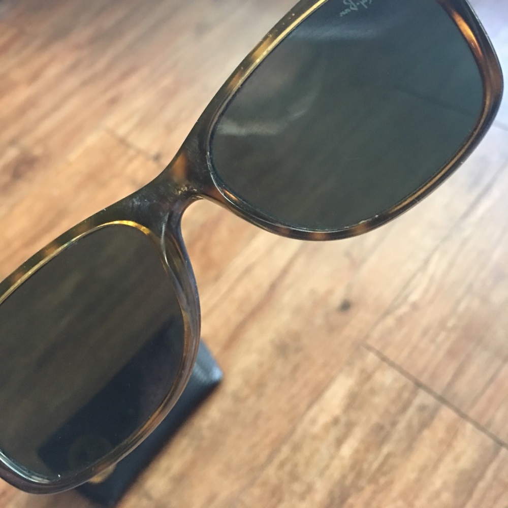 tortoise shell RayBans 🕶 - Picture 2 of 4