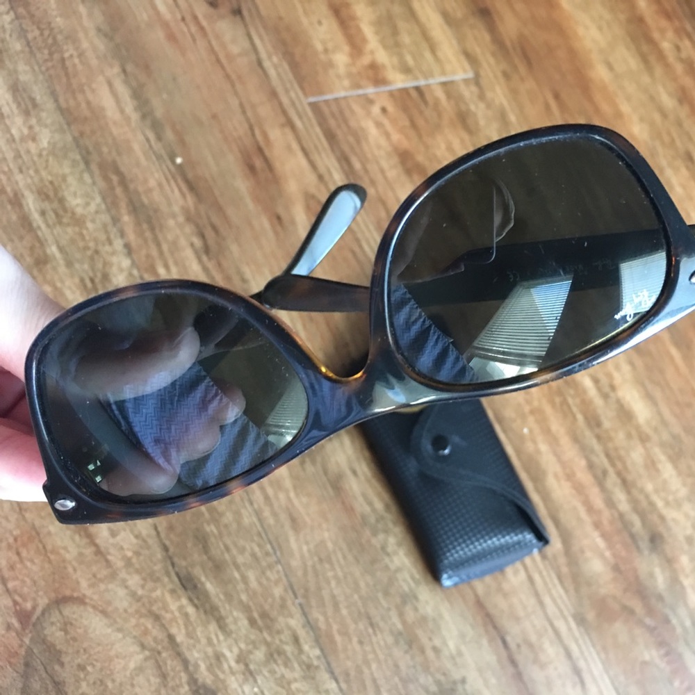 tortoise shell RayBans 🕶 - Picture 3 of 4