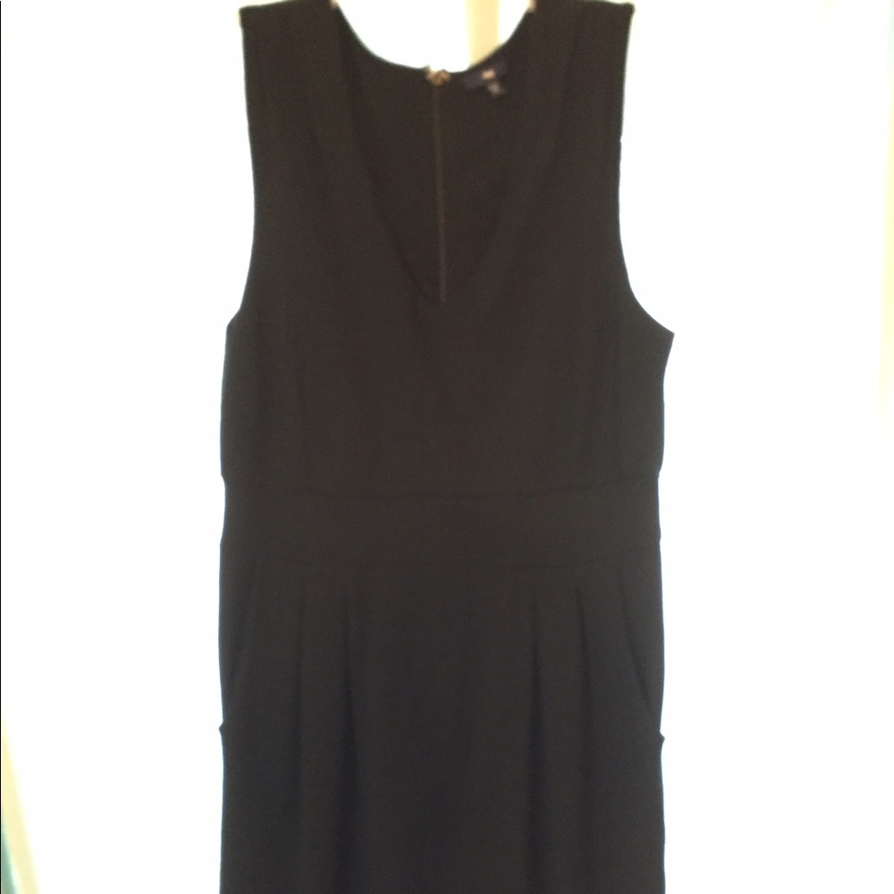GAP v-neck knit dress with pockets, size 14