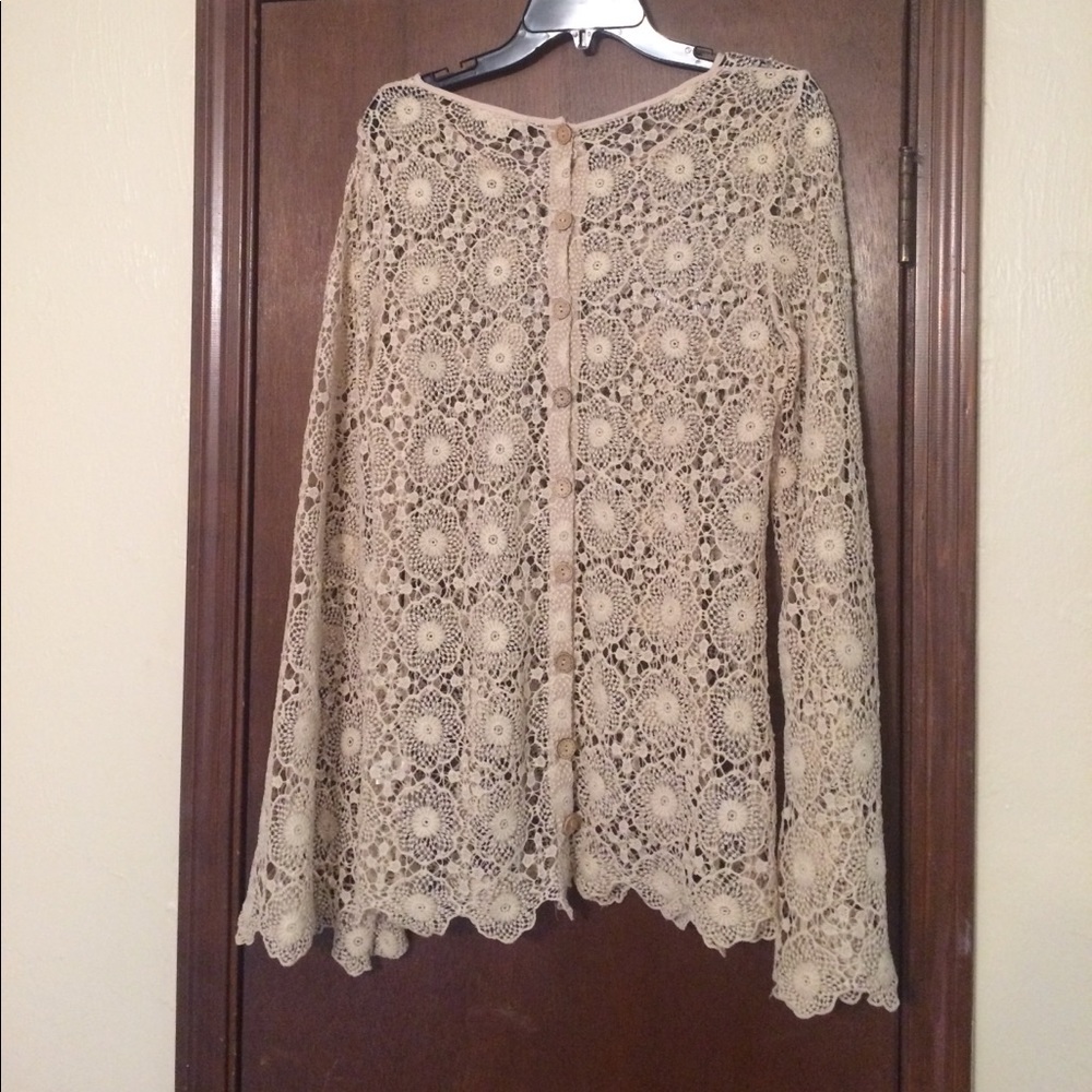 Long sleeve lace button back top