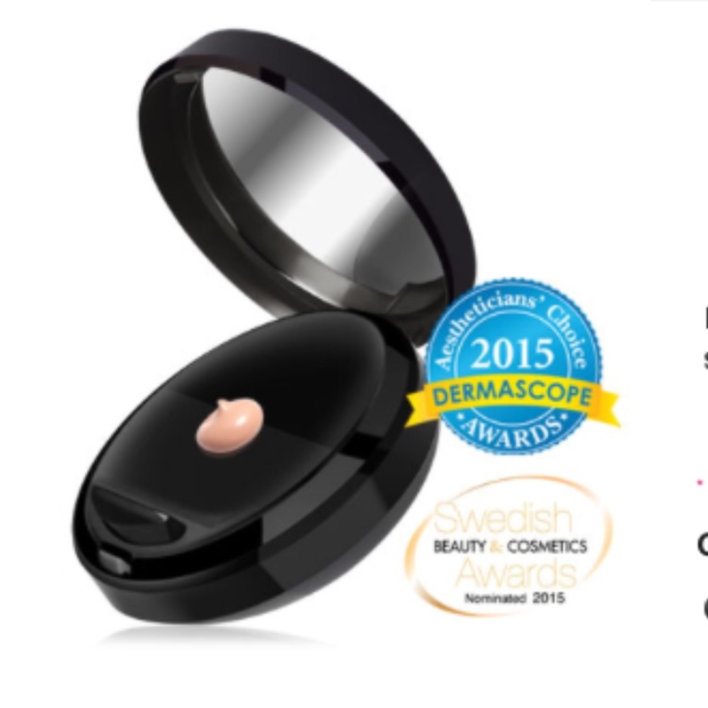 Cailyn BB Fluid Touch Compact color Sandstone