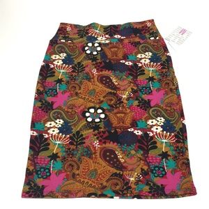 LuLaRoe Cassie Size: Medium BNWT