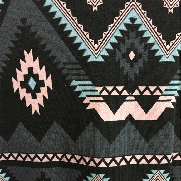 H&M Chevron/Geometric Print Sweatshirt - Picture 3 of 4