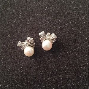 White Pearl Earings