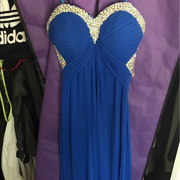 Prom dress - Picture 1 of 2