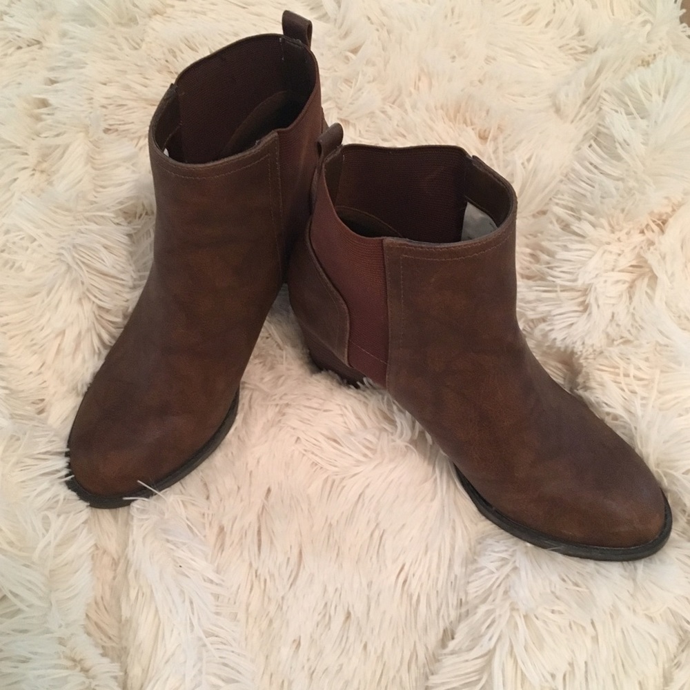 NWOT American Eagle Booties