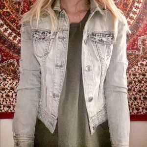 American Eagle Distressed Lightwash Jean Jacket