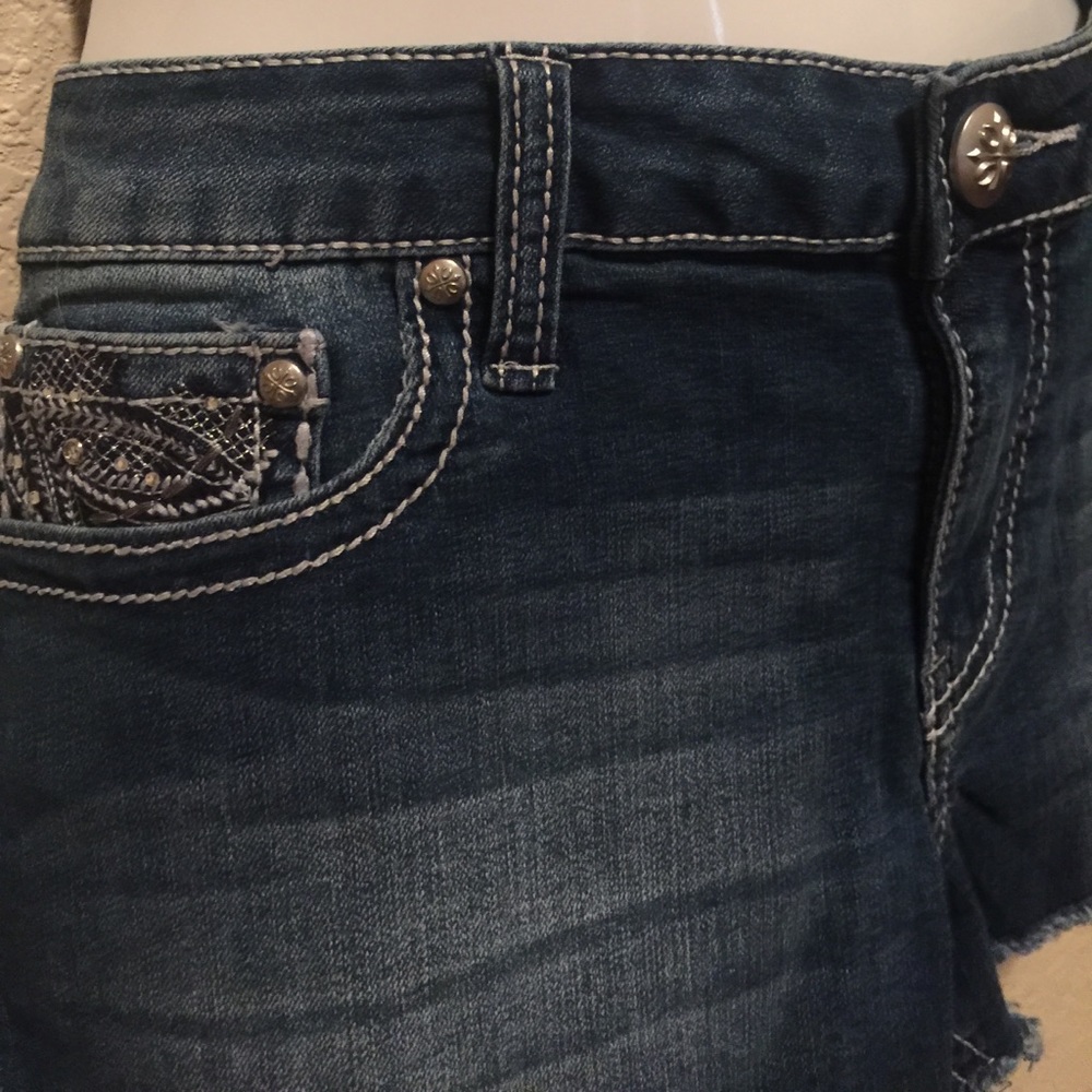 Shorts - Picture 2 of 3