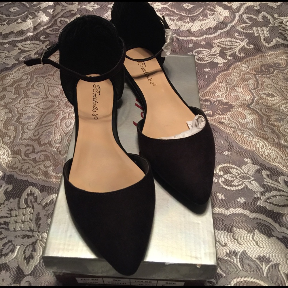 Black Pointed Toe Flats