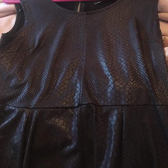 Snakeskin peplum top - Picture 5 of 5