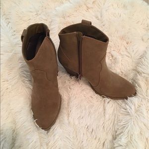 NWOT American Eagle Heeled Booties