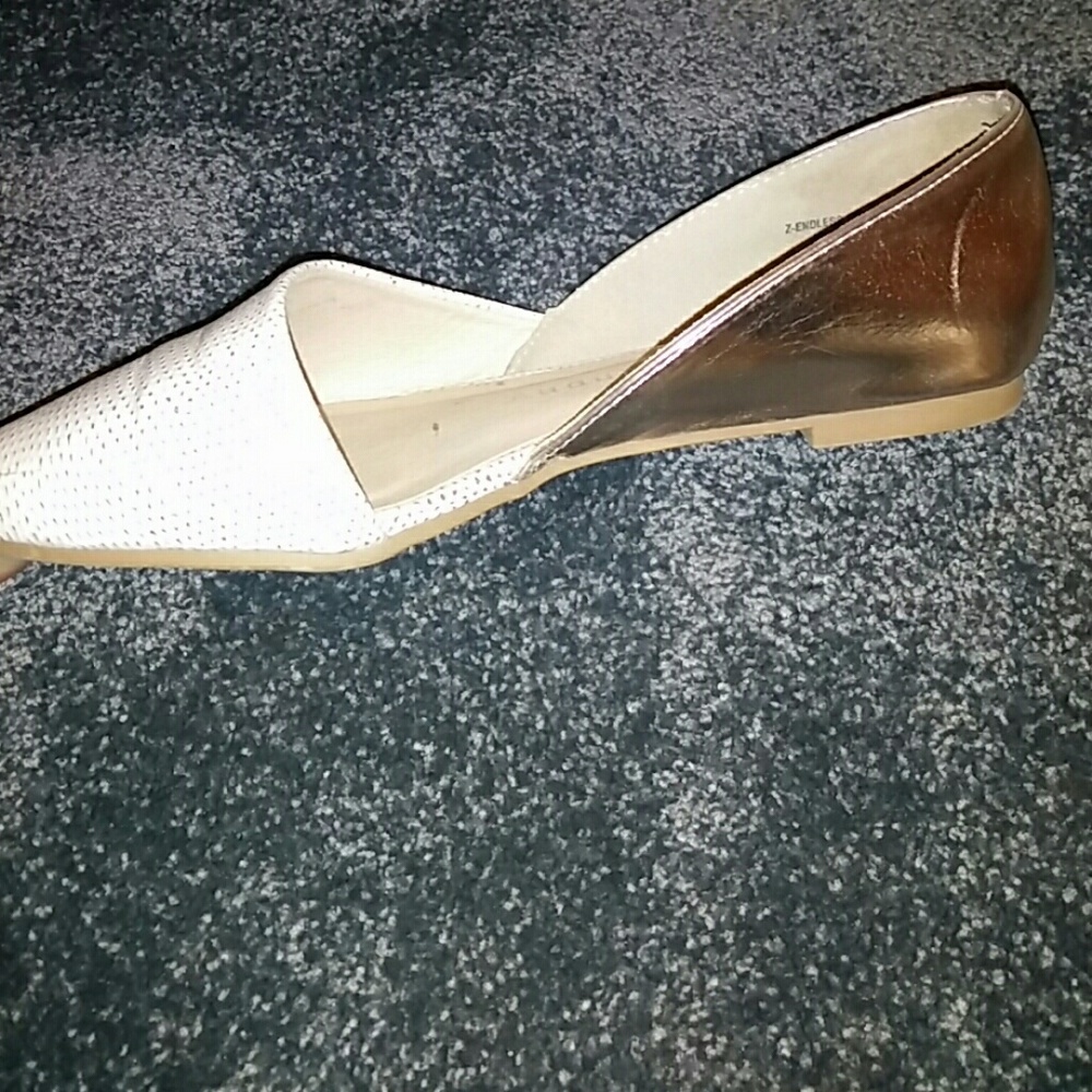 * DONATED * Flats - Picture 2 of 5