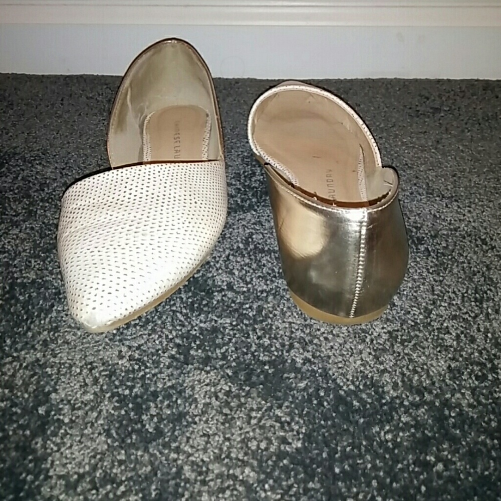 * DONATED * Flats - Picture 4 of 5