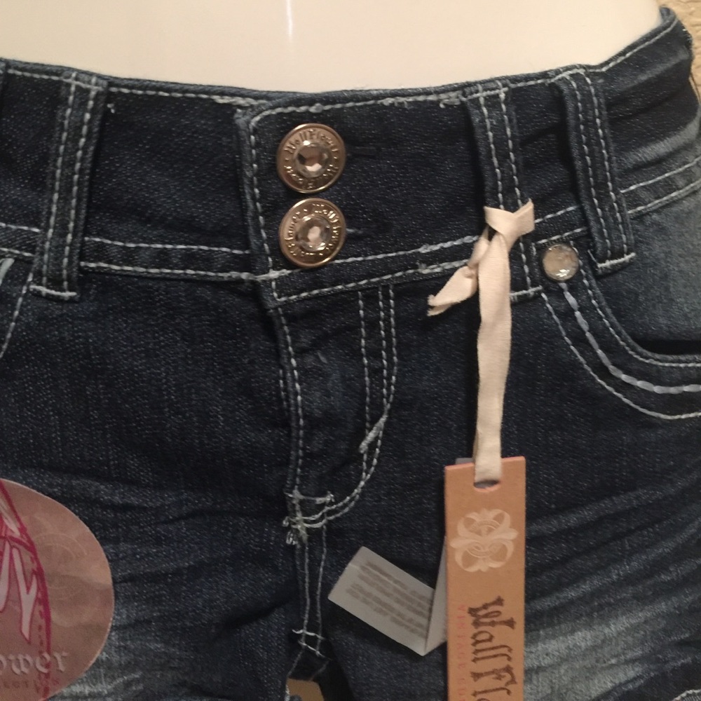 Shorts - Picture 3 of 4