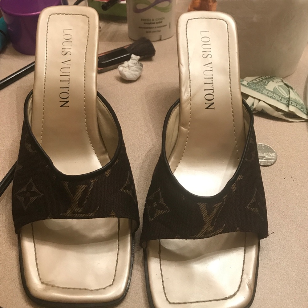 I'm not sure if real but cute shoespicked auction