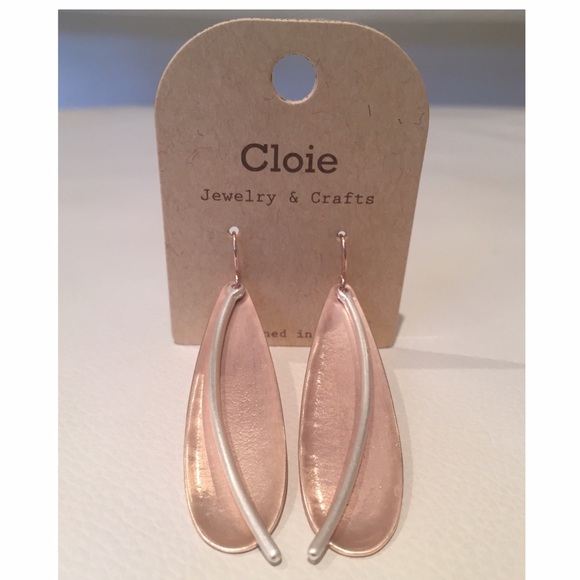🚫SOLD Rose Gold Blush Tone Teardrop Earrings - Picture 2 of 8