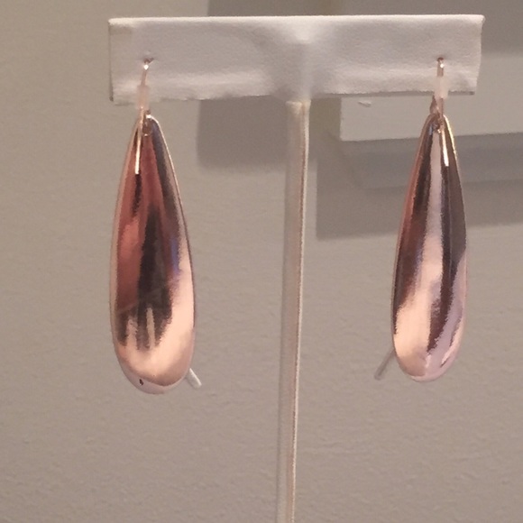 🚫SOLD Rose Gold Blush Tone Teardrop Earrings - Picture 4 of 8