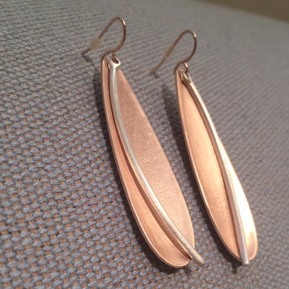 🚫SOLD Rose Gold Blush Tone Teardrop Earrings - Picture 6 of 8