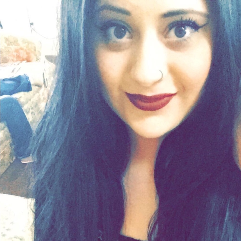 Meet your Posher, Kassandra