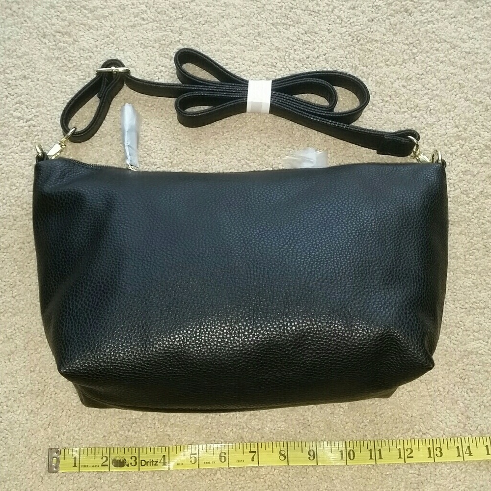 Basic black shoulder bad