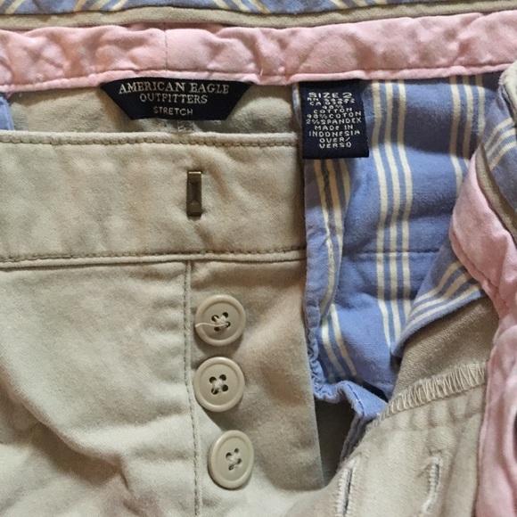 American Eagle sz2 khaki shorts. Only worn once! - Picture 2 of 4