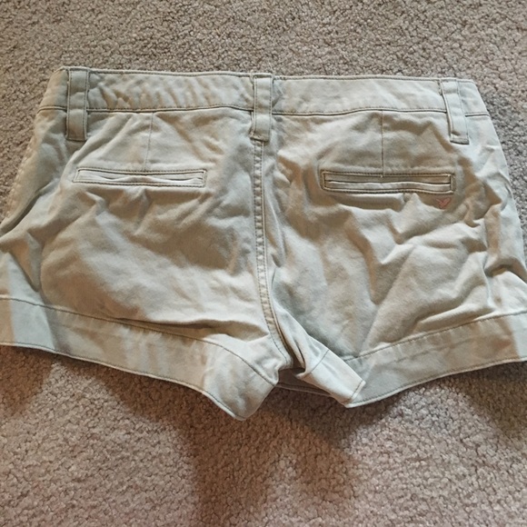 American Eagle sz2 khaki shorts. Only worn once! - Picture 3 of 4
