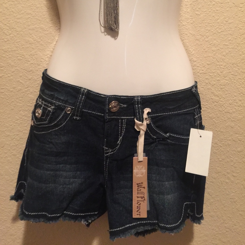 Shorts - Picture 2 of 3
