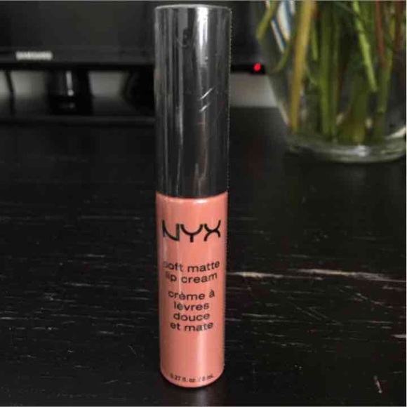 nyc stockholm soft matte lip cream - Picture 1 of 3