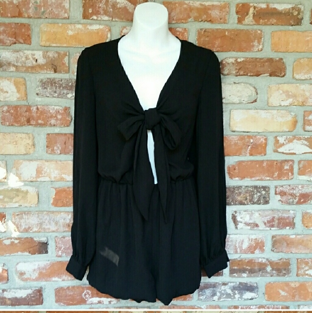 NWT super cute gorgeous black romper Large