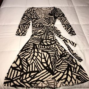 London Times 3/4 sleeve wrap dress